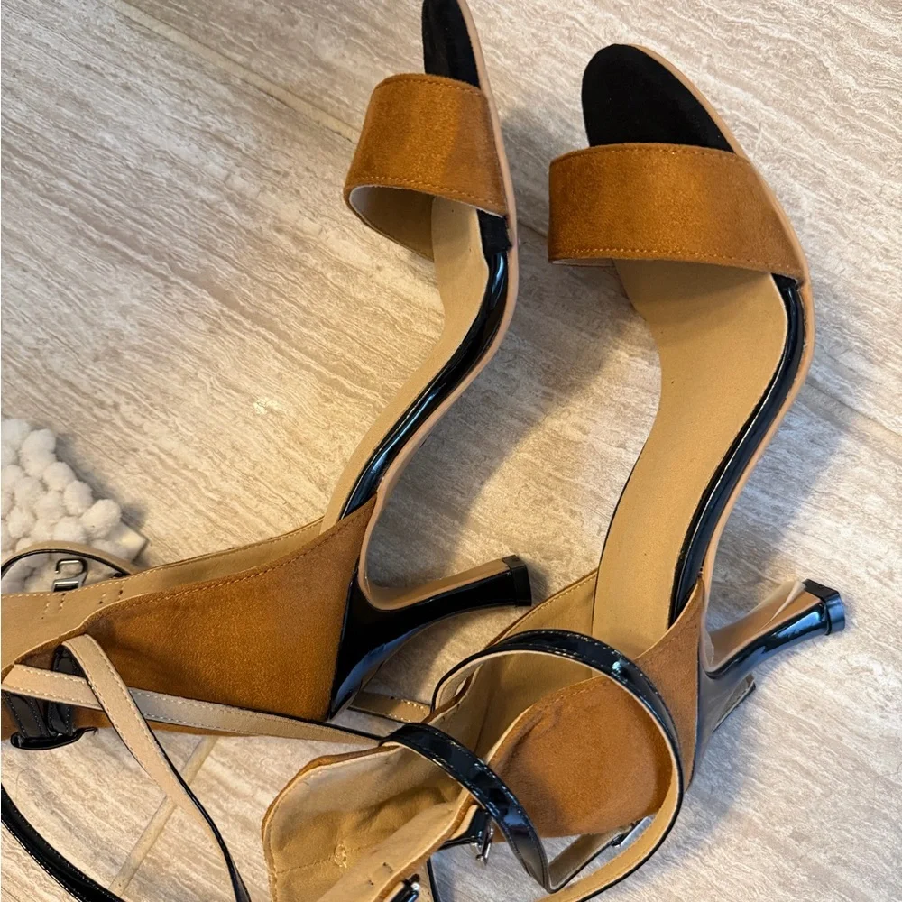 Chic Black and Tan Women's Heels - Picture 3 of 4